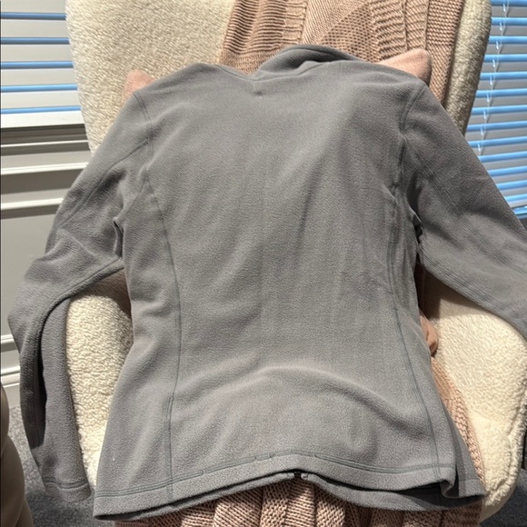 Patagonia Women's Gray Fleece Jacket- size medium - Picture 6 of 6